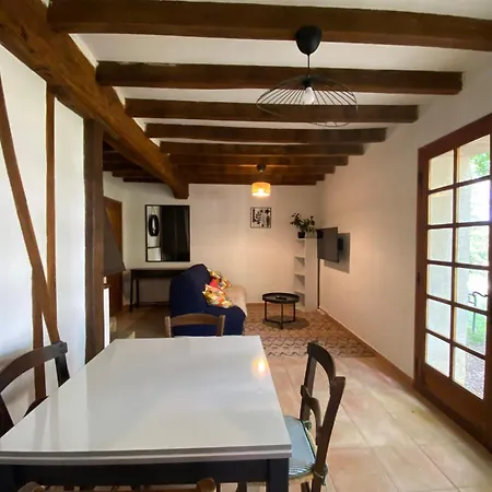 Appartement Fenil T3, Maison Avec Jardin *